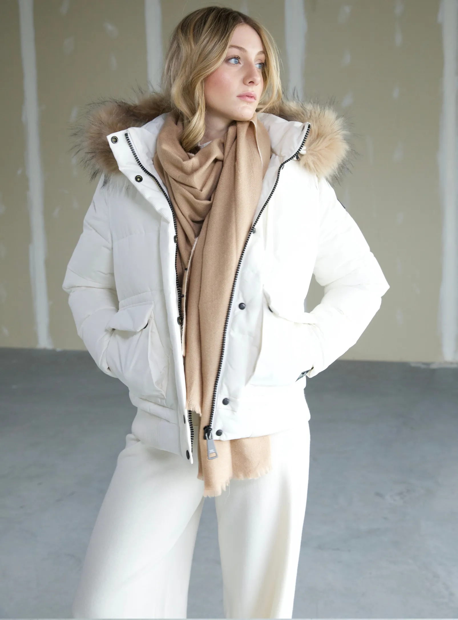 OVALIA | Removable Hood & Fur Bomber|| OVALIA | Capuche amovible et bomber en fourrure sold by Point Zero