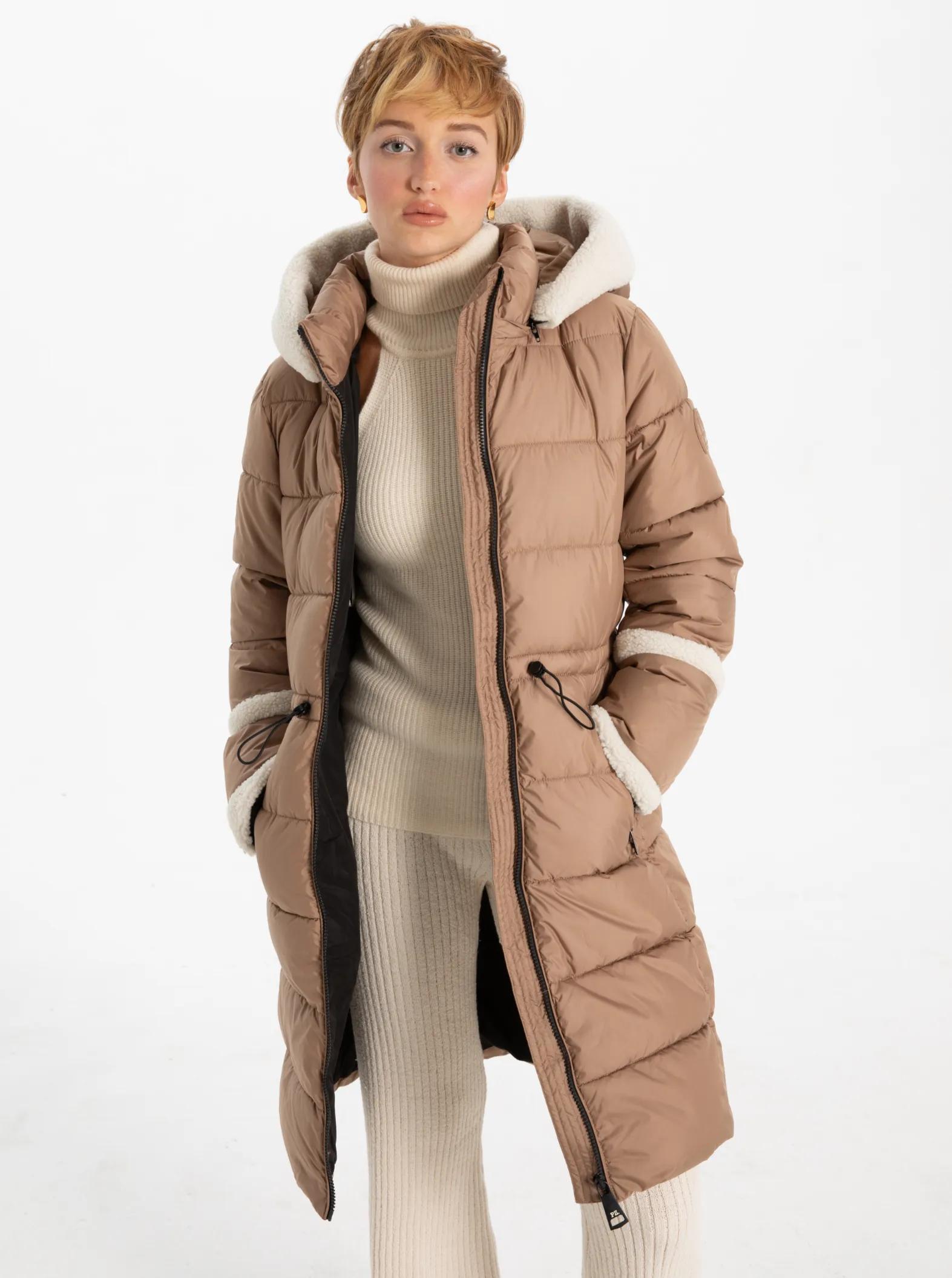 OKSANNA | Long parka with sherpa accents || OKSANNA | Long parka avec accent en sherpa sold by Point Zero