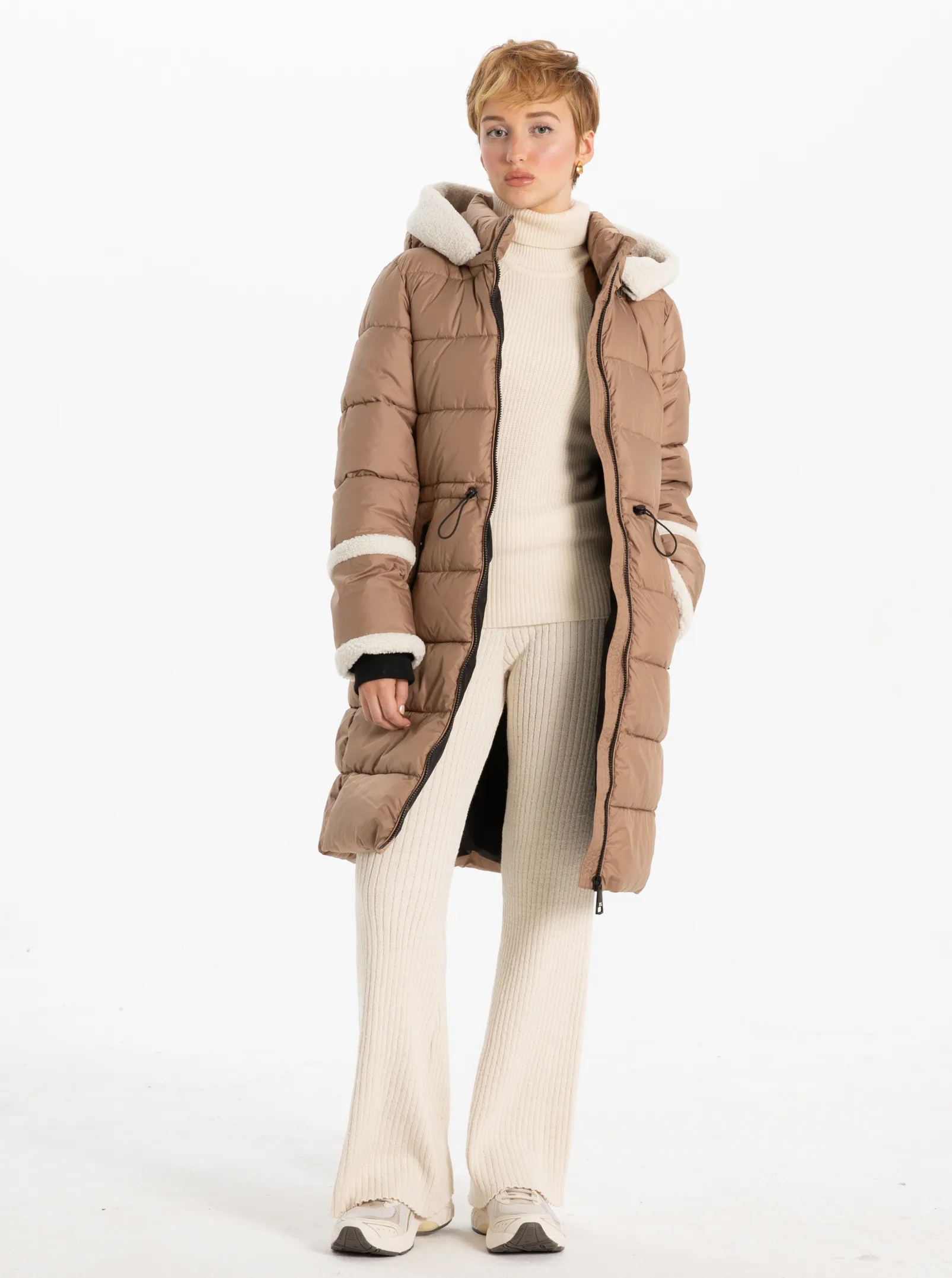 OKSANNA | Long parka with sherpa accents || OKSANNA | Long parka avec accent en sherpa sold by Point Zero product image thumbnail 2
