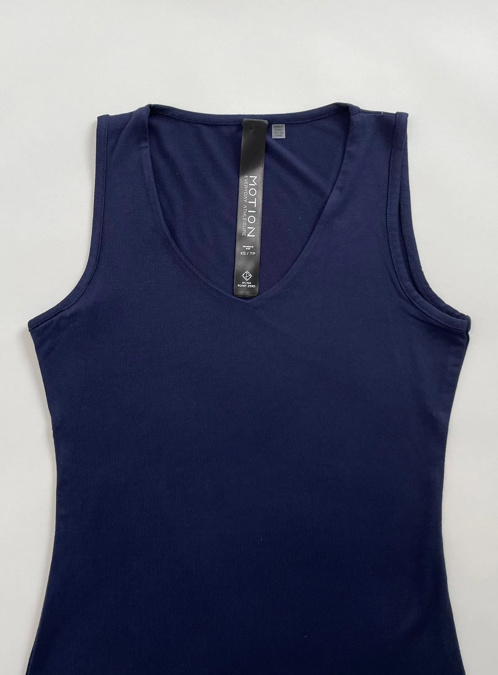 EVA | Simple V-Neck Tank Top||EVA | Débardeur Simple À Col En V sold by Point Zero product image thumbnail 2