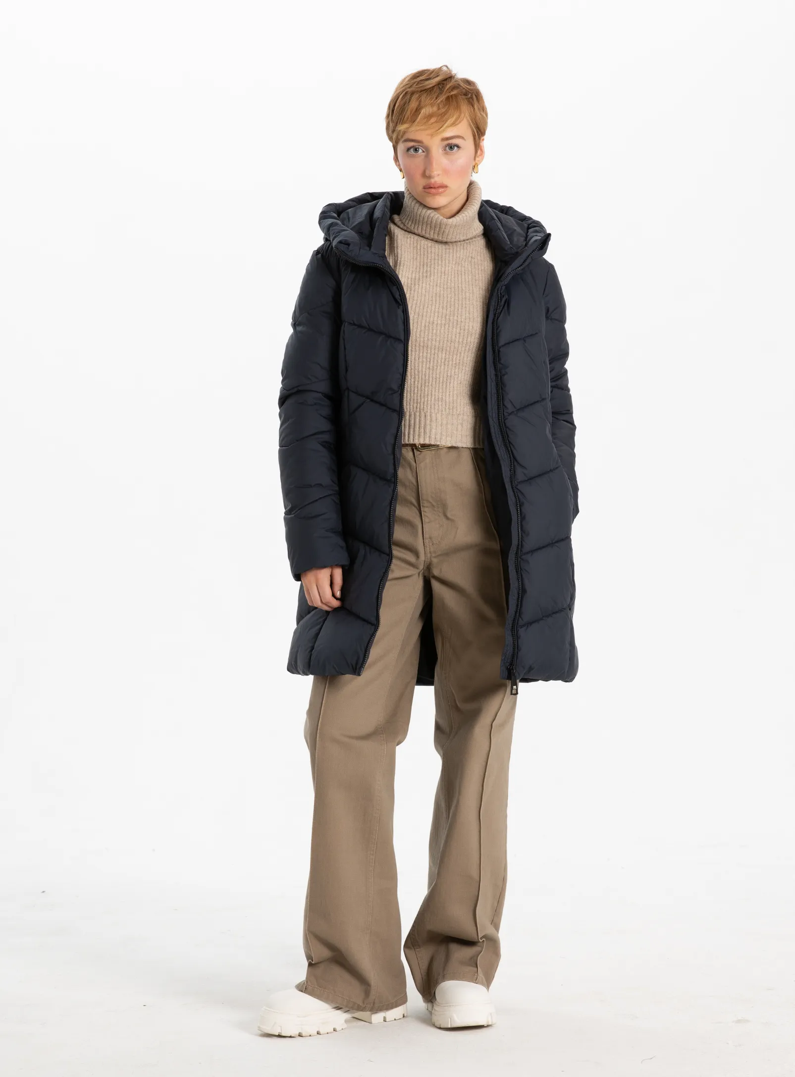 JOSEPHINA | Classic Puffer ||JOSEPHINA | classique de doudoune longue sold by Point Zero product image thumbnail 2