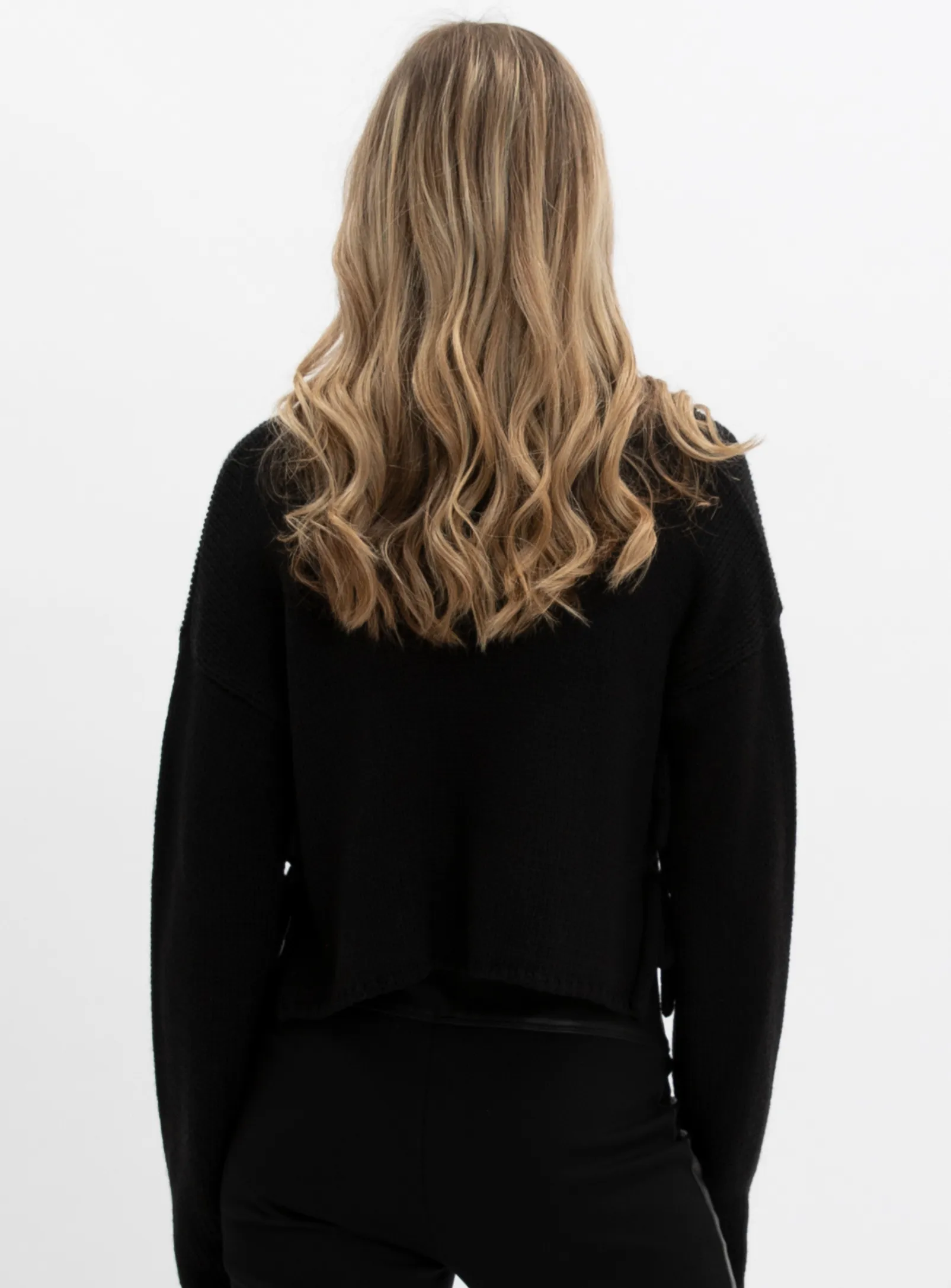 ALICIA | Crop sweater with side bow ties || ALICIA | Pull court avec noeud sur les cotes sold by Point Zero product image thumbnail 5