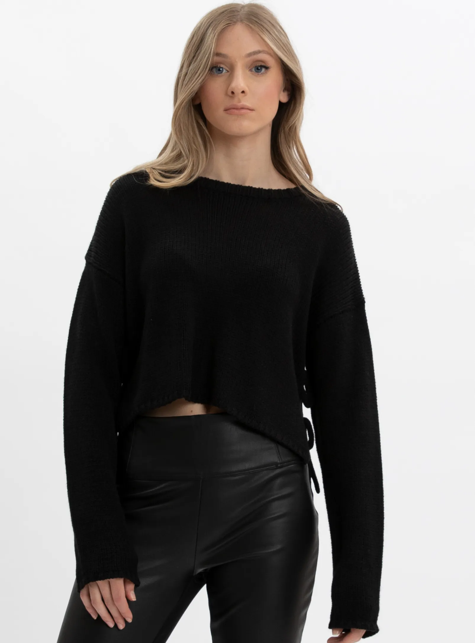 ALICIA | Crop sweater with side bow ties || ALICIA | Pull court avec noeud sur les cotes sold by Point Zero product image thumbnail 3