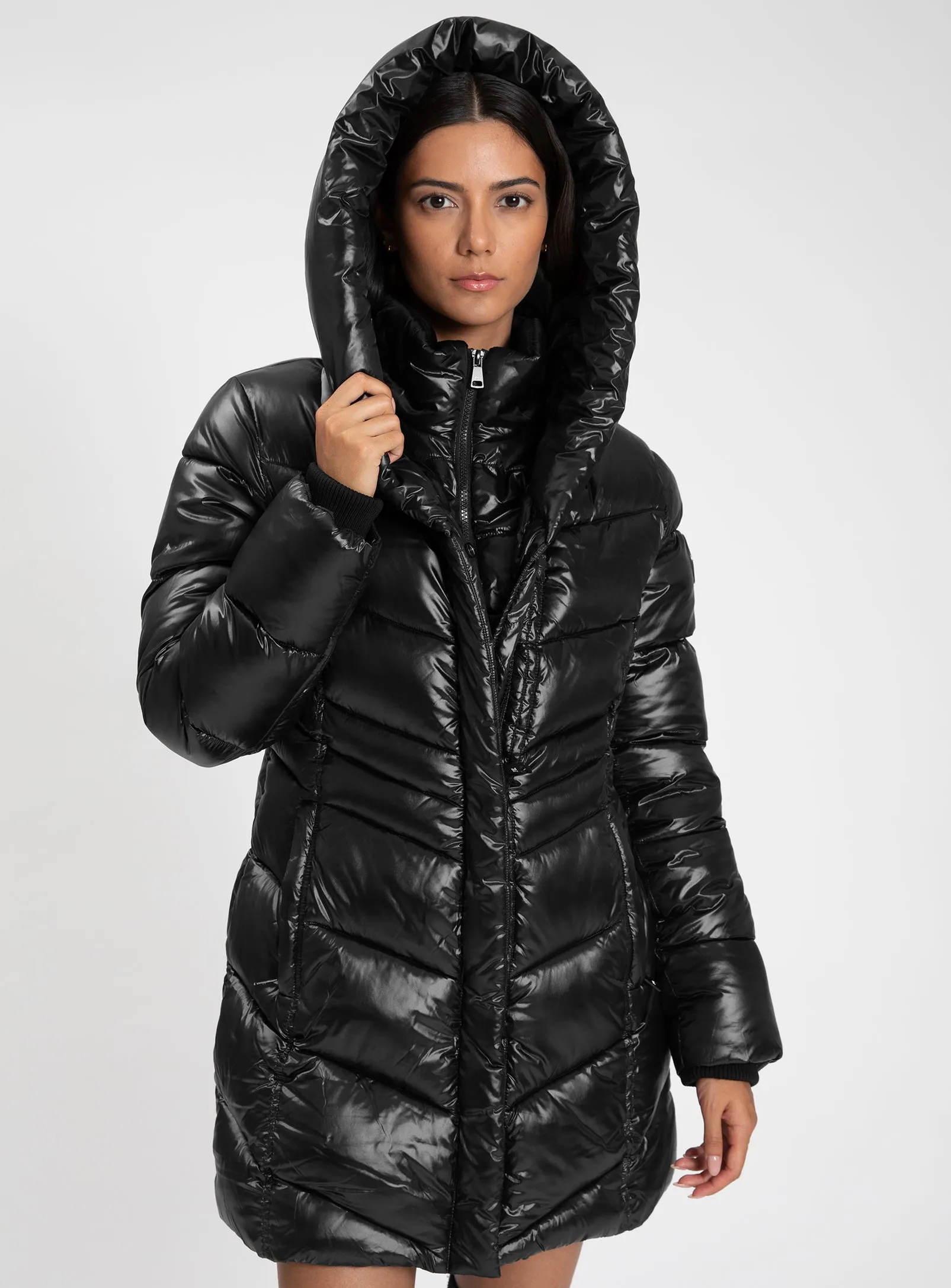 GIADELLA | Pearl Glow Quilted Puffer || GIADELLA | Manteau matelassé « Pearl Finish Glow » sold by Point Zero product image thumbnail 3