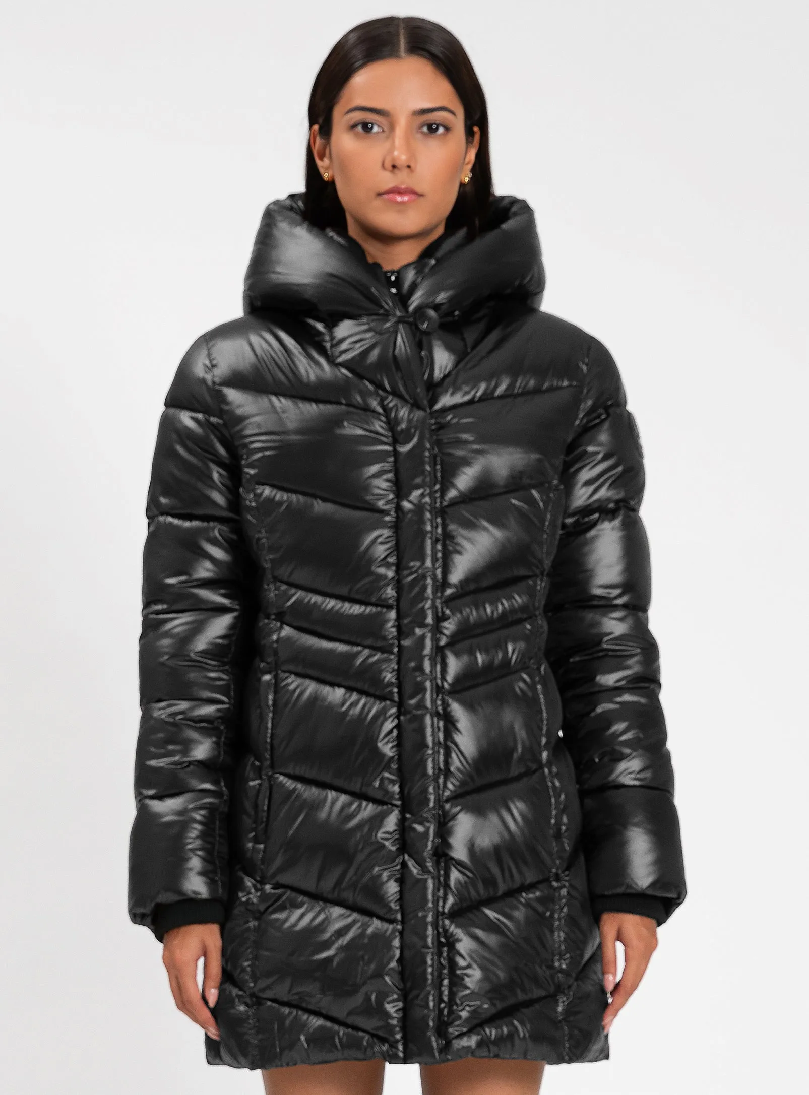 GIADELLA | Pearl Glow Quilted Puffer || GIADELLA | Manteau matelassé « Pearl Finish Glow » sold by Point Zero product image thumbnail 2