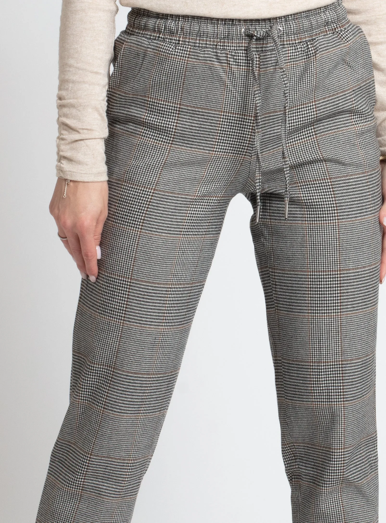 GINA | Drawstring waist ankle length check pant || GINA | Pantalon à carreaux longueur cheville avec cordon de serrage sold by Point Zero product image thumbnail 5