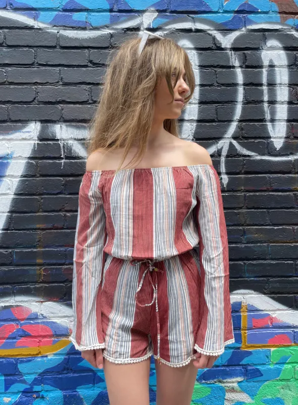 LIA| Off the shoulder Striped Romper||LIA|Combi-Short à Rayures épaules dénudées sold by Point Zero