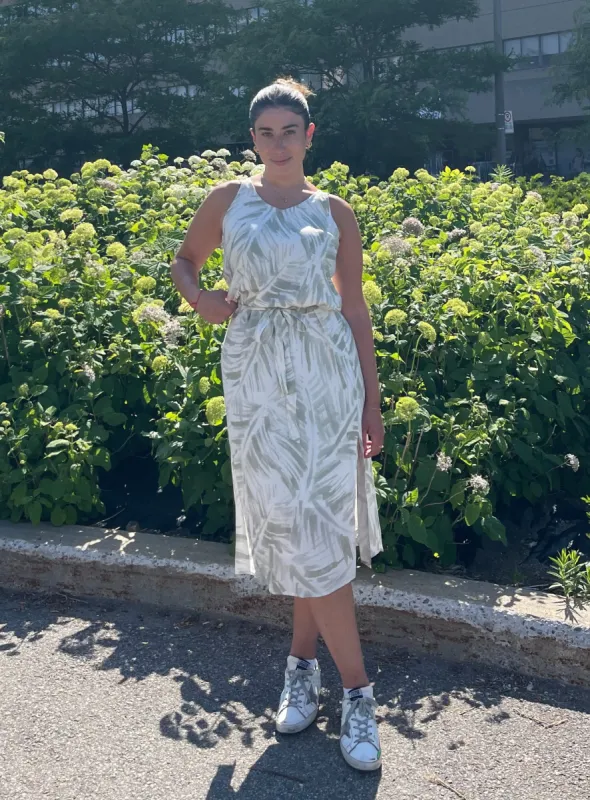 ANNIE | Palm print midi dress || ANNIE | Robe midi motif palmier sold by Point Zero