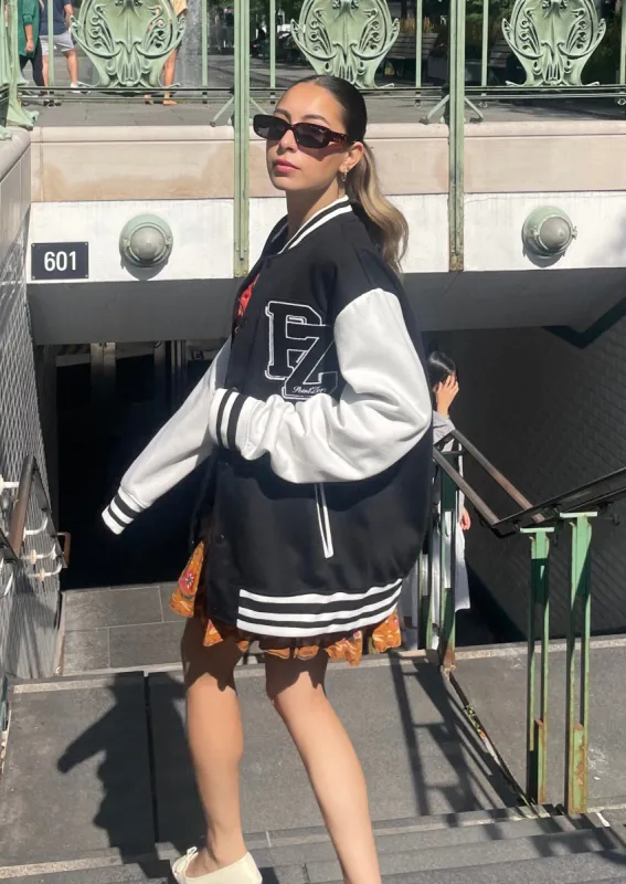 YORKDALE | Varsity unisex sweatshirt fleece jacket || YORKDALE | Veste unisexe molletonnée style universitaire sold by Point Zero