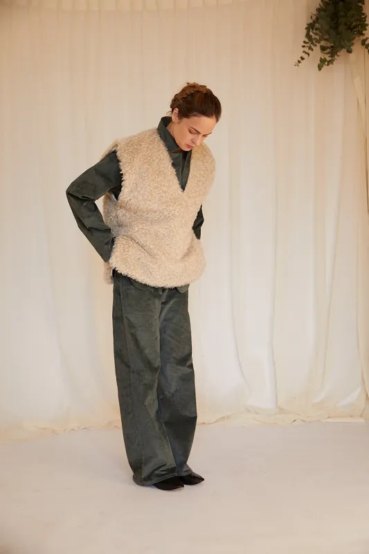 Barry sleeveless jacket natural sold by Poleci