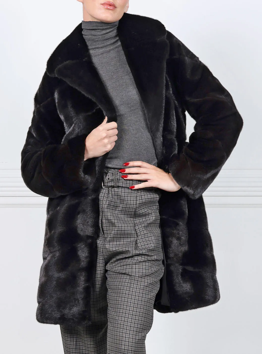 The Aiden Mink Fur Coat sold by Pologeorgis product image thumbnail 4
