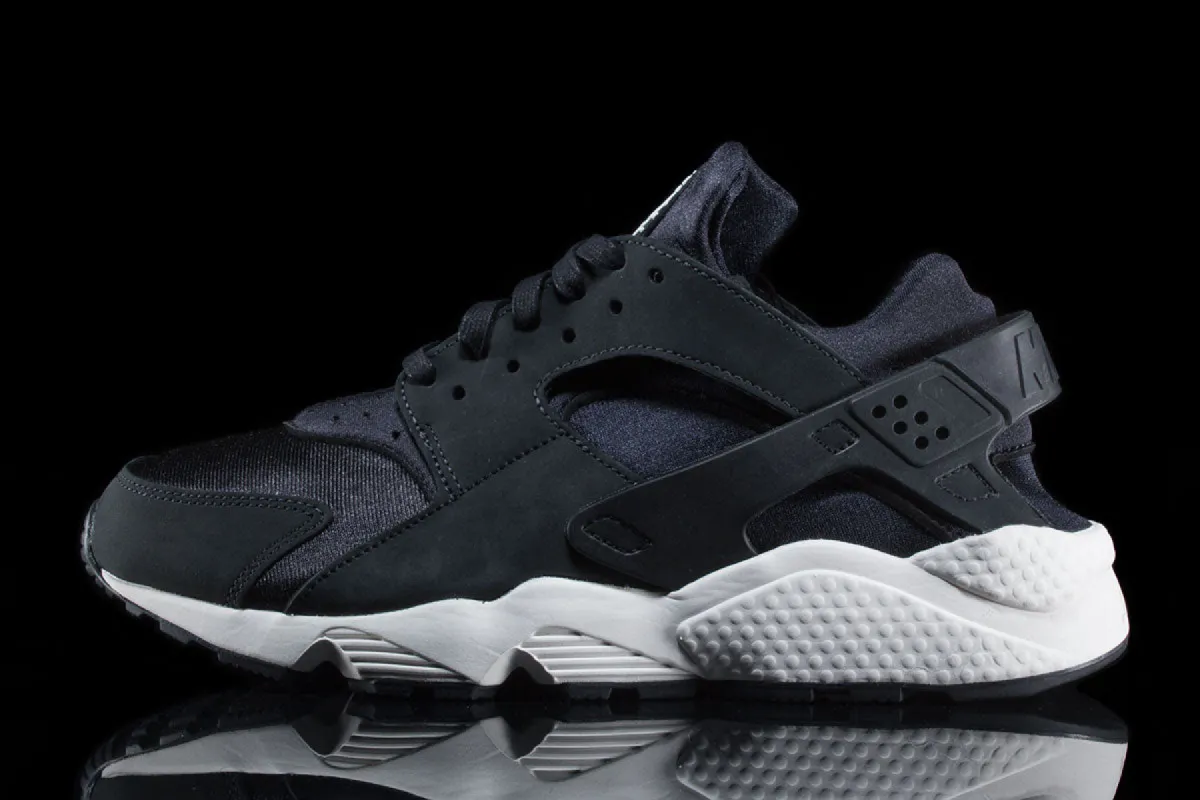 Air Huarache LE sold by Premier