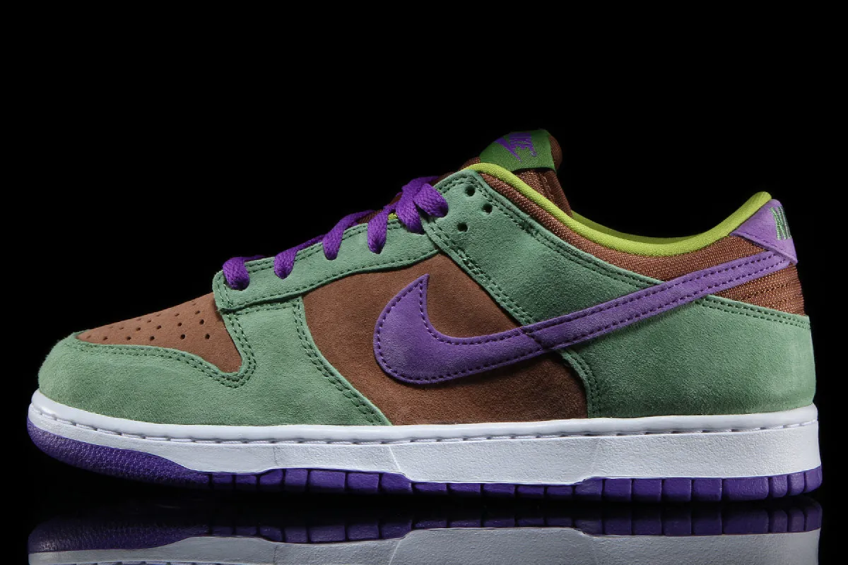 Dunk Low sold by Premier