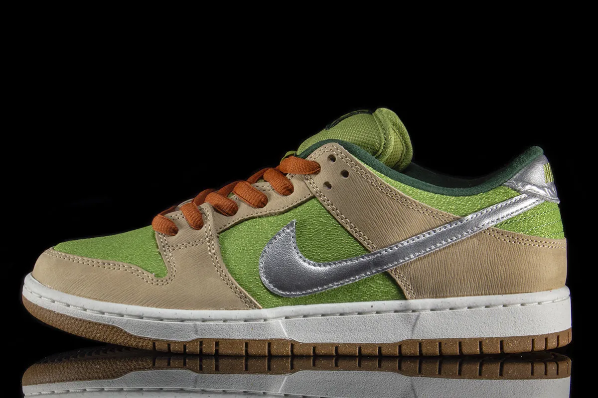 Dunk Low Pro sold by Premier
