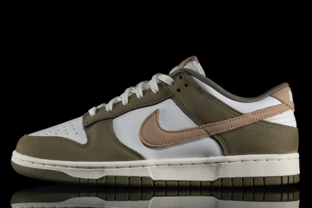 Dunk Low Retro sold by Premier