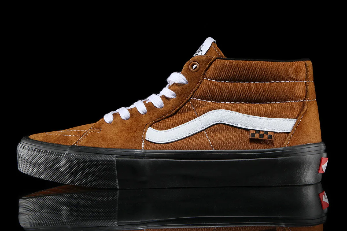 Skate Grosso Mid Pig Suede sold by Premier