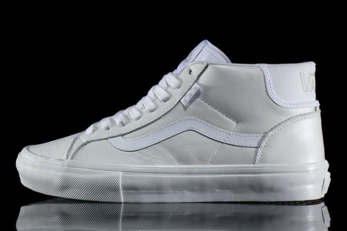 Skate Mid Skool sold by Premier