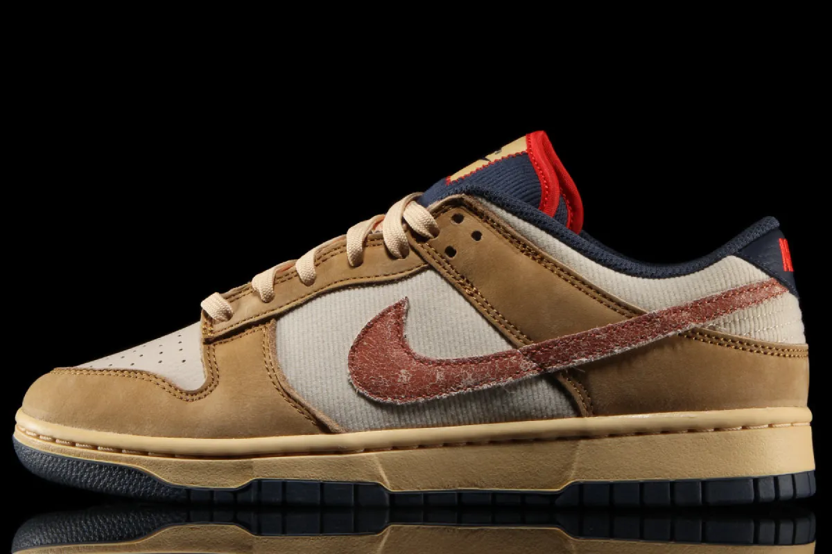Dunk Low Retro SE sold by Premier