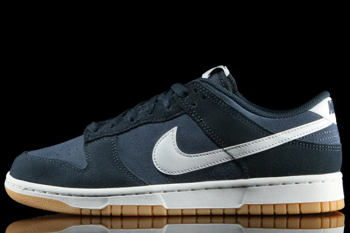 Dunk Low Retro SE sold by Premier