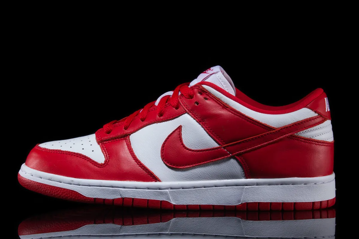 Dunk Low SP sold by Premier