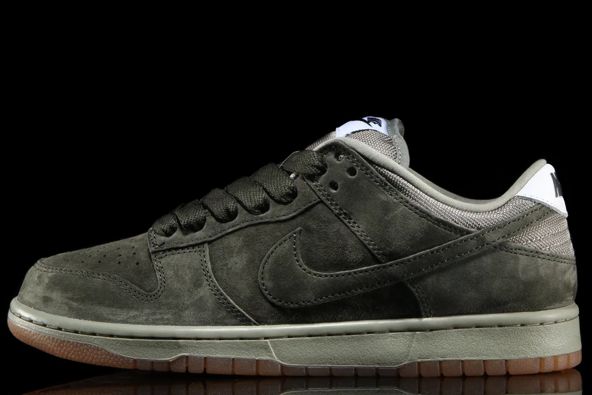 Dunk Low Pro B sold by Premier