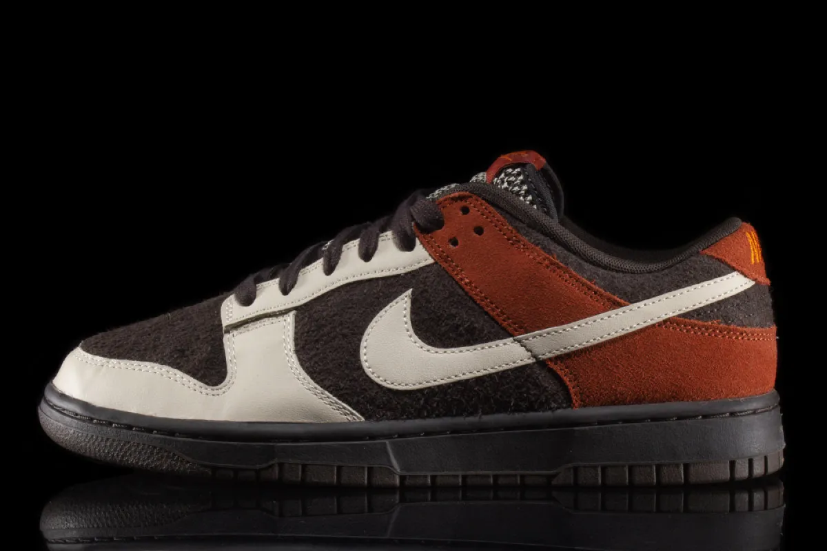 Dunk Low sold by Premier