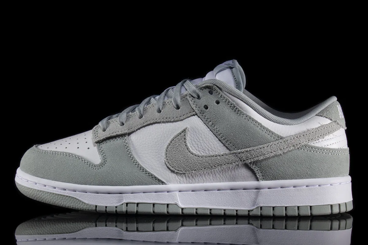 Dunk Low Retro sold by Premier