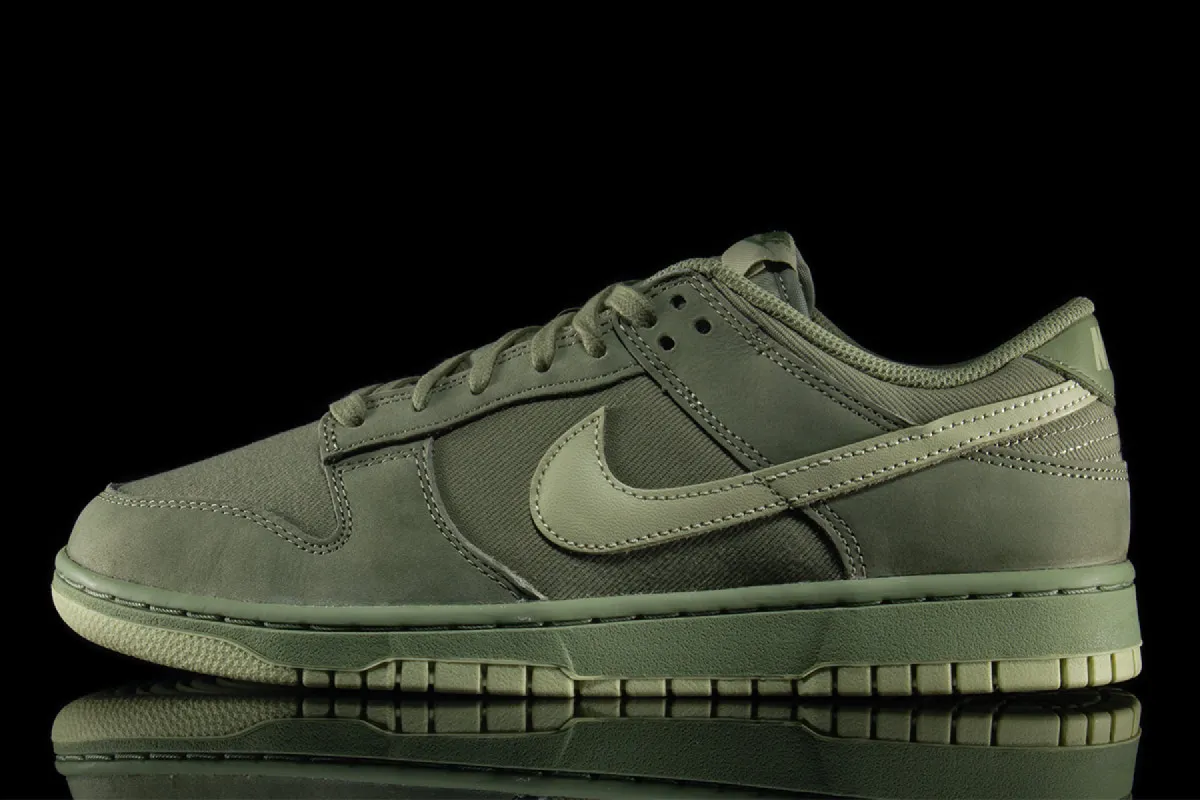 Dunk Low Retro Premium sold by Premier