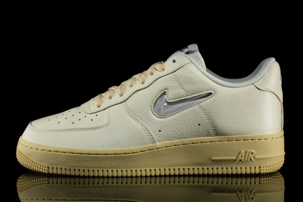 Women's Air Force 1 '07 LX sold by Premier