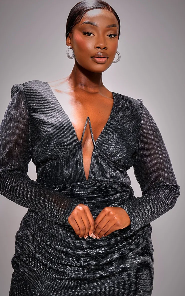 Plus Black V Plisse Bodycon Dress sold by Pretty Little Thing product image thumbnail 4