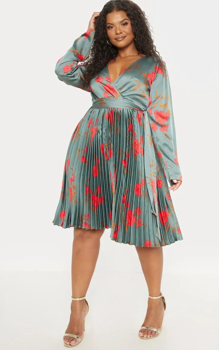 Plus Emerald Green Floral Print Long Sleeve Pleated Midi Dress sold by Pretty Little Thing