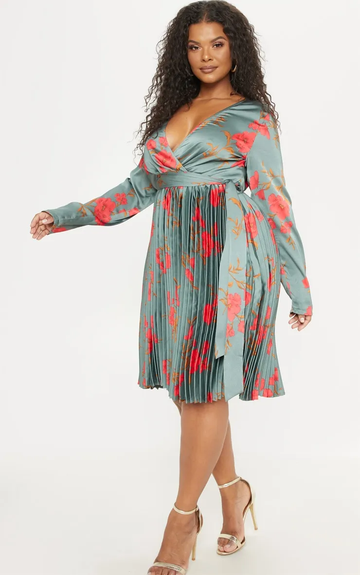 Plus Emerald Green Floral Print Long Sleeve Pleated Midi Dress sold by Pretty Little Thing product image thumbnail 4
