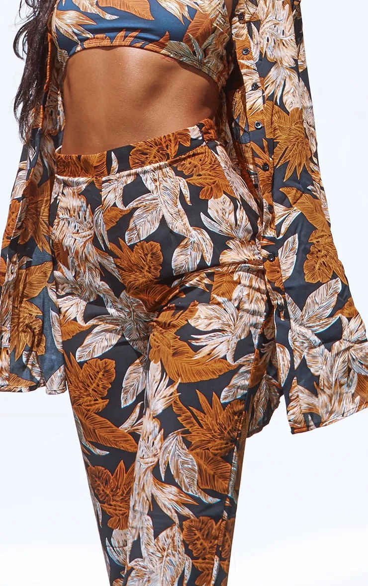 Black Palm Leaf Print Beach Flares sold by Pretty Little Thing product image thumbnail 4