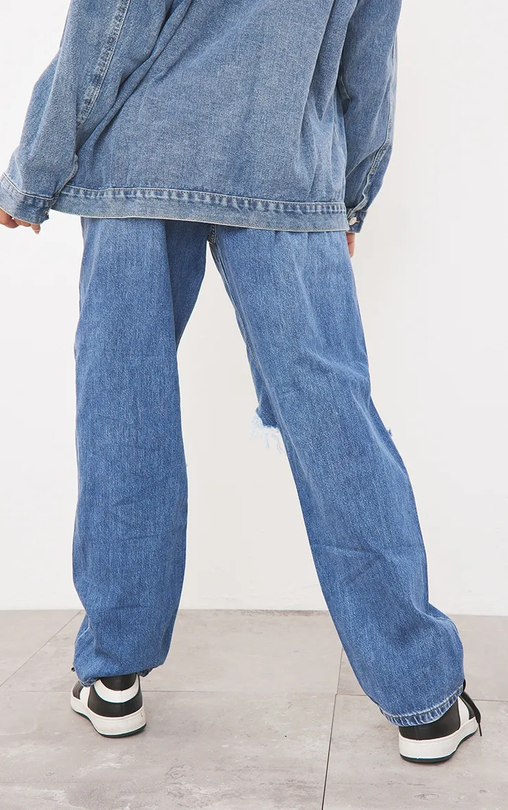 PRETTYLITTLETHING Mid Blue Wash Knee Rip Boyfriend Jeans sold by Pretty Little Thing product image thumbnail 3