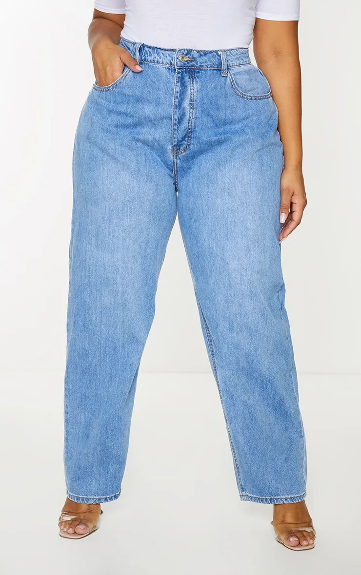 PRETTYLITTLETHING Plus Light Blue Wash Boyfriend Jeans sold by Pretty Little Thing product image thumbnail 2