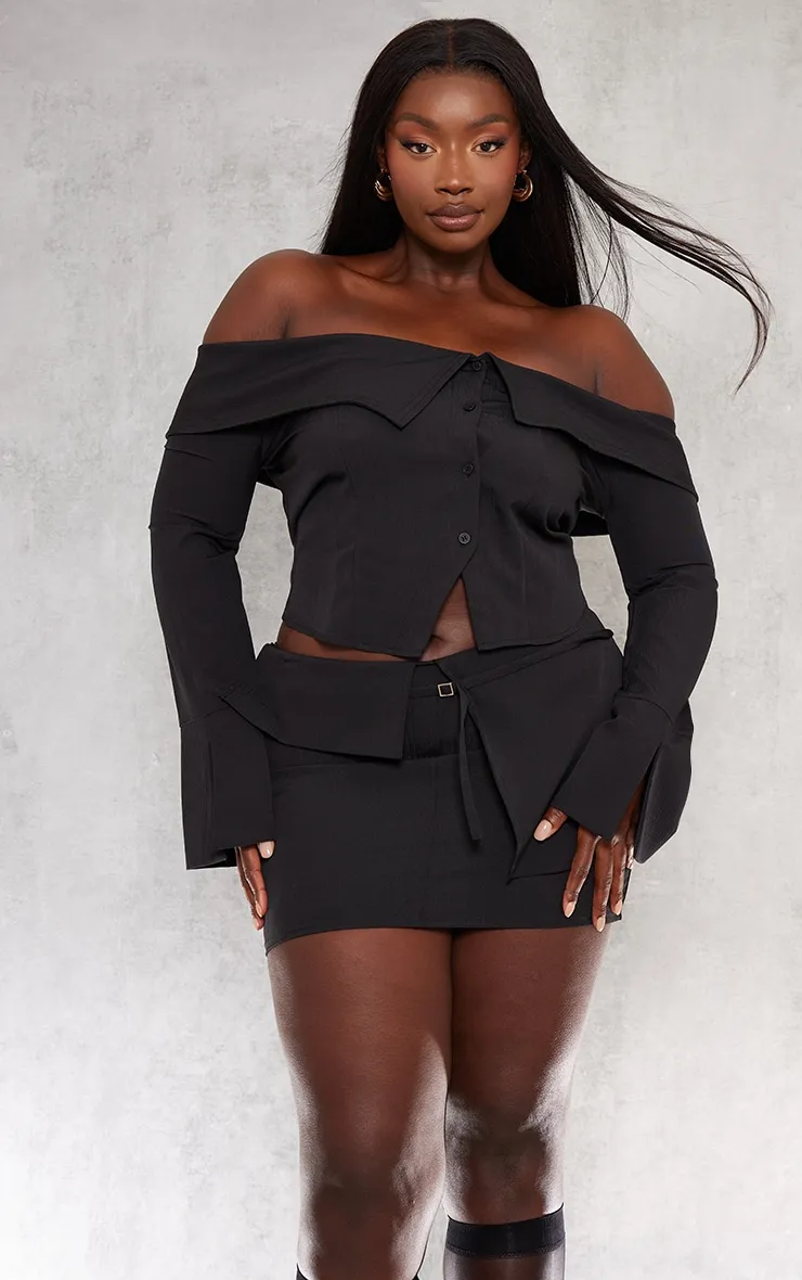 Plus Black Textured Woven Fold Over Waist Micro Mini Skirt sold by Pretty Little Thing product image thumbnail 4