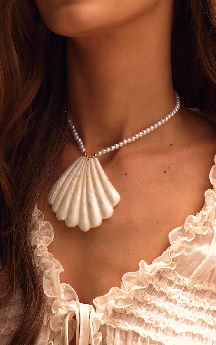 Pearl Statement Shell Necklace sold by Pretty Little Thing product image thumbnail 2