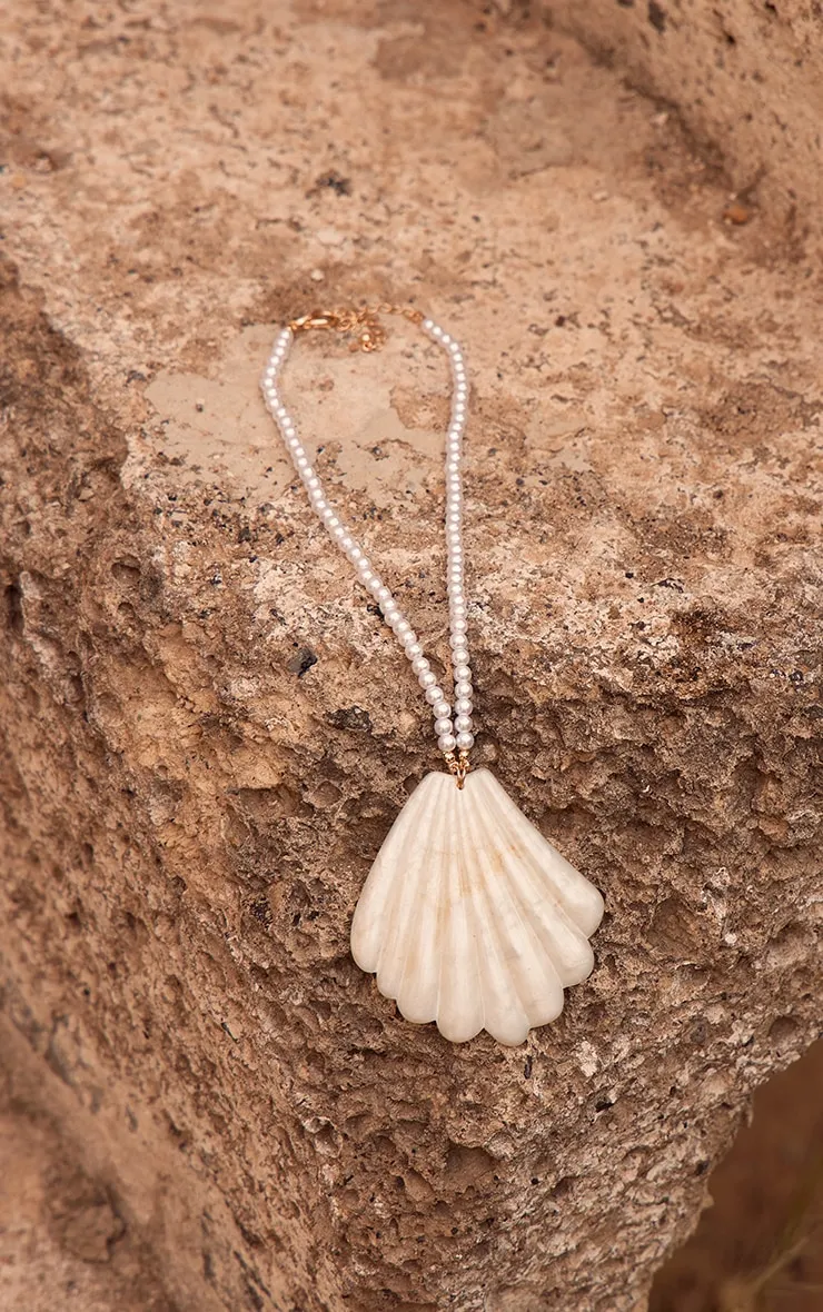 Pearl Statement Shell Necklace sold by Pretty Little Thing product image thumbnail 3