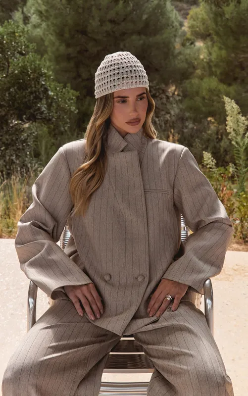 Femme Blazer taupe à fines rayures et épaules carrées | Taille 42 sold by Pretty Little Thing