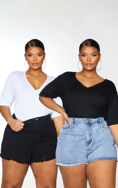 Plus Basic Black & White V Neck T Shirt 2 Pack made by Pretty Little Thing