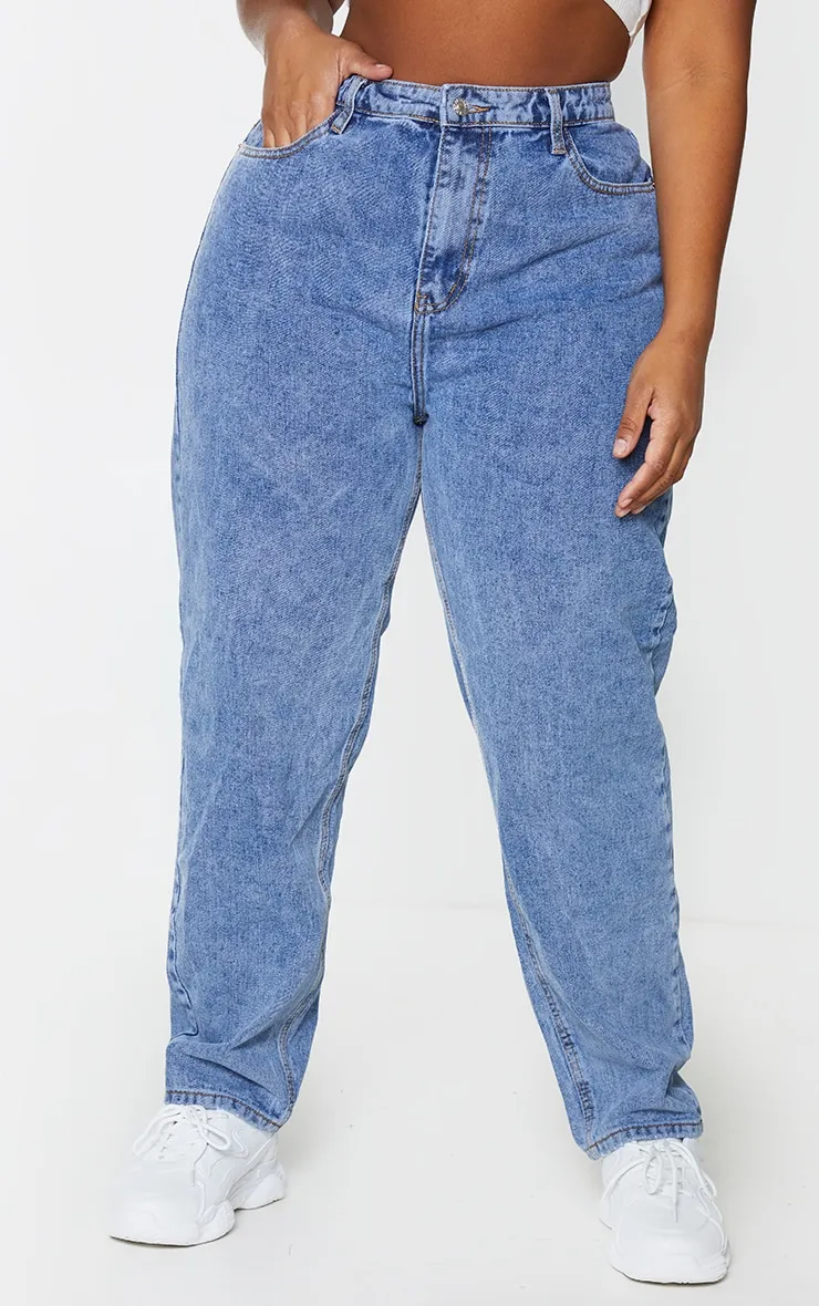 PRETTYLITTLETHING Plus Vintage Wash Mom Jeans sold by Pretty Little Thing product image thumbnail 2