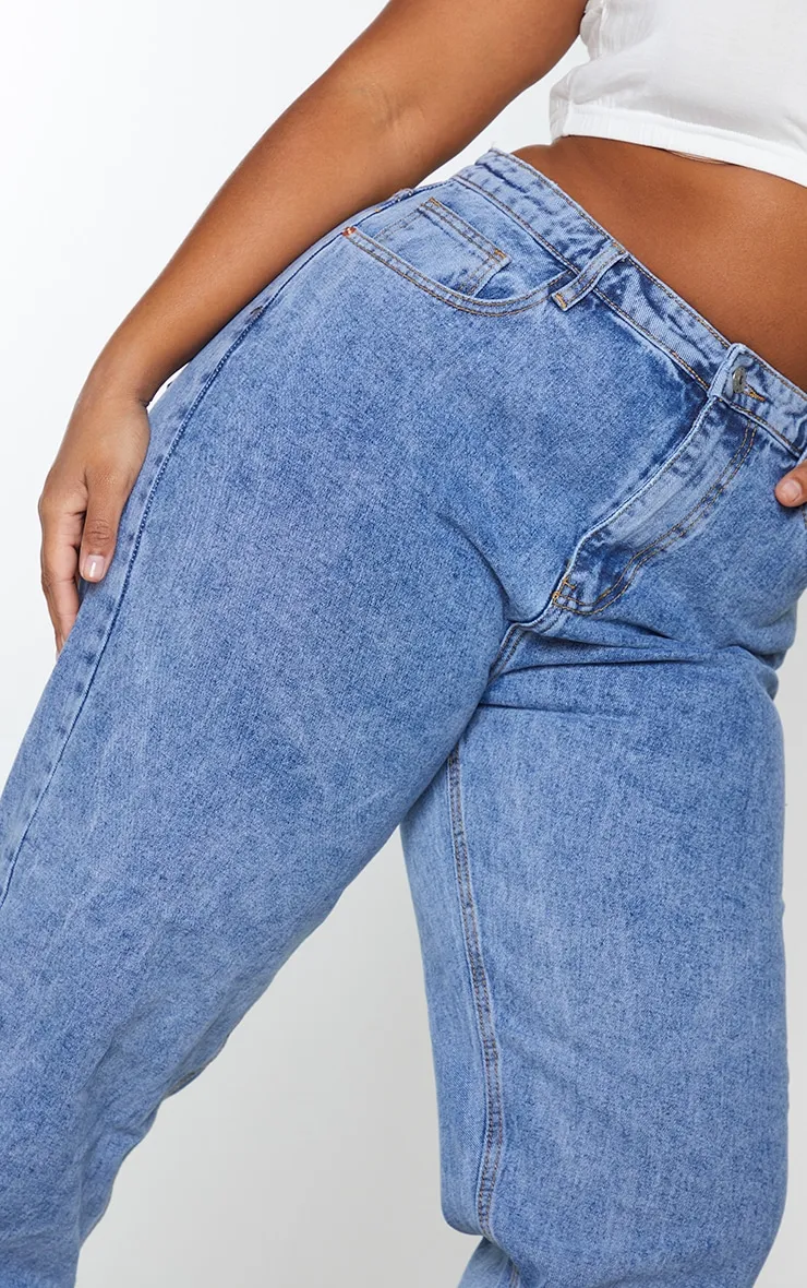 PRETTYLITTLETHING Plus Vintage Wash Mom Jeans sold by Pretty Little Thing product image thumbnail 4