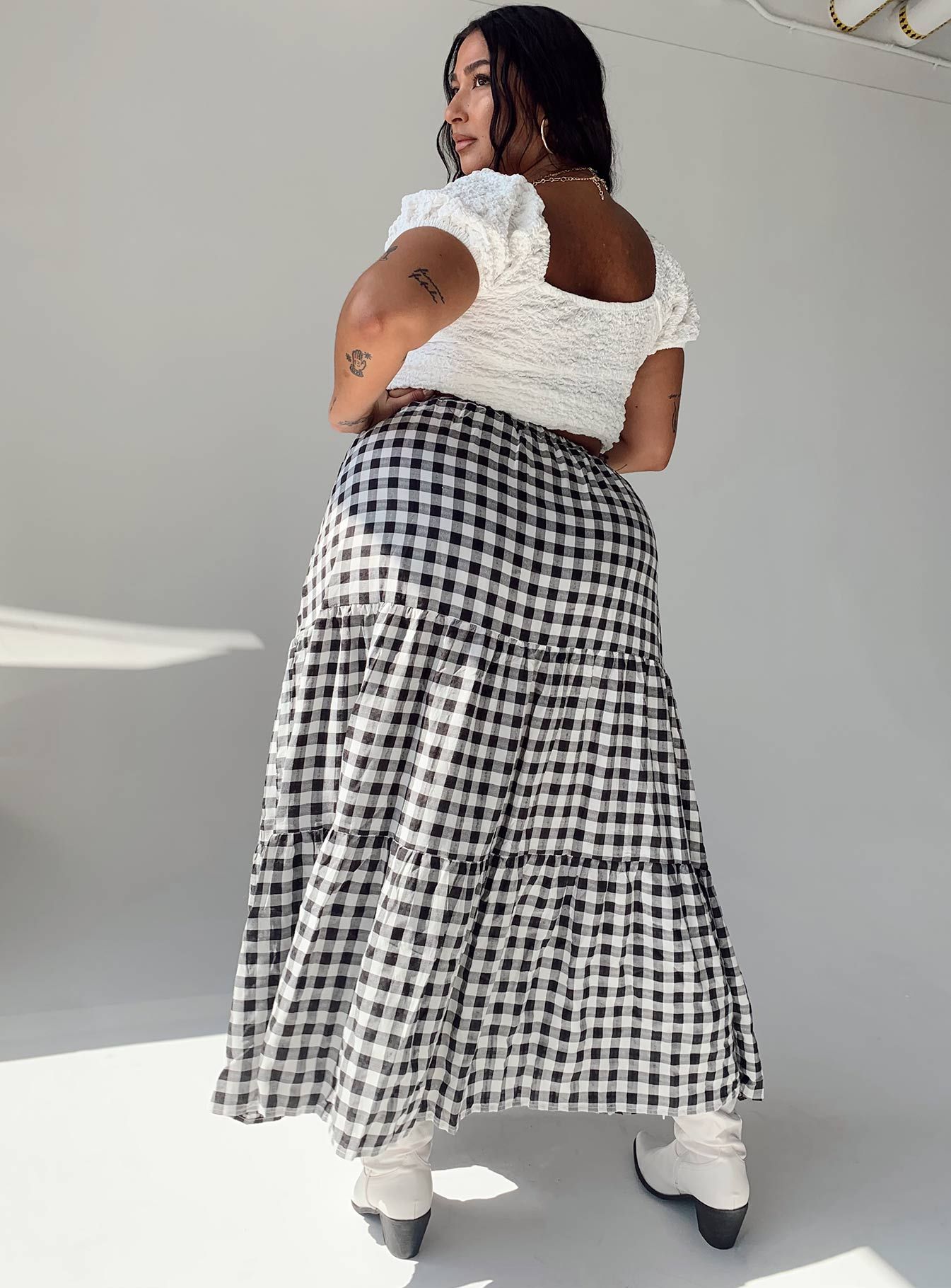 Hale Midi Skirt Black / White Curve sold by Princess Polly product image thumbnail 4