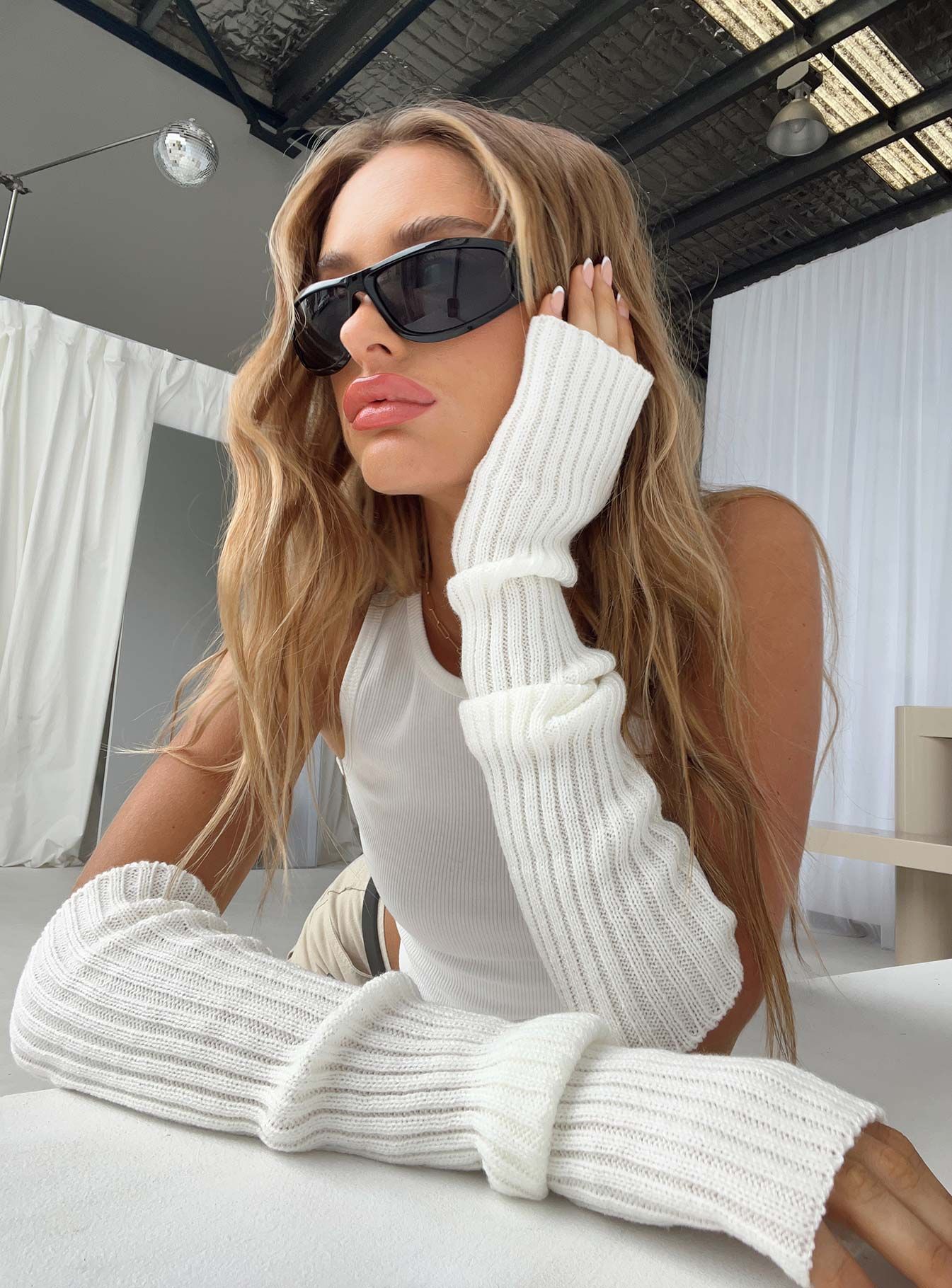 Malloon Gloves White sold by Princess Polly