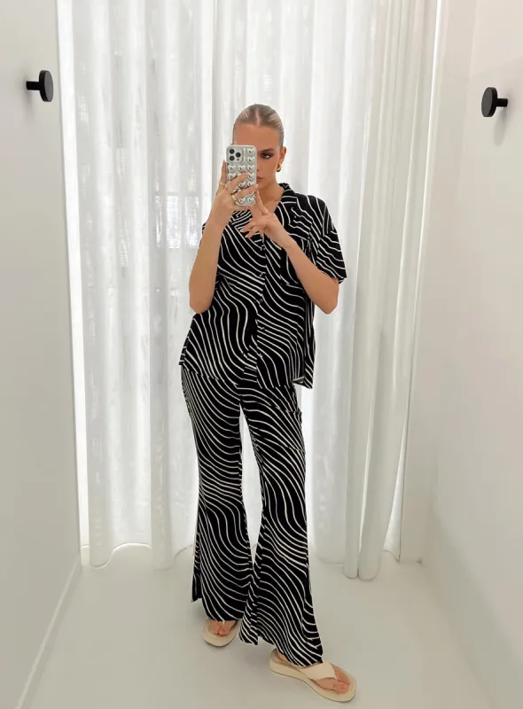 Hazy Set Black / White sold by Princess Polly