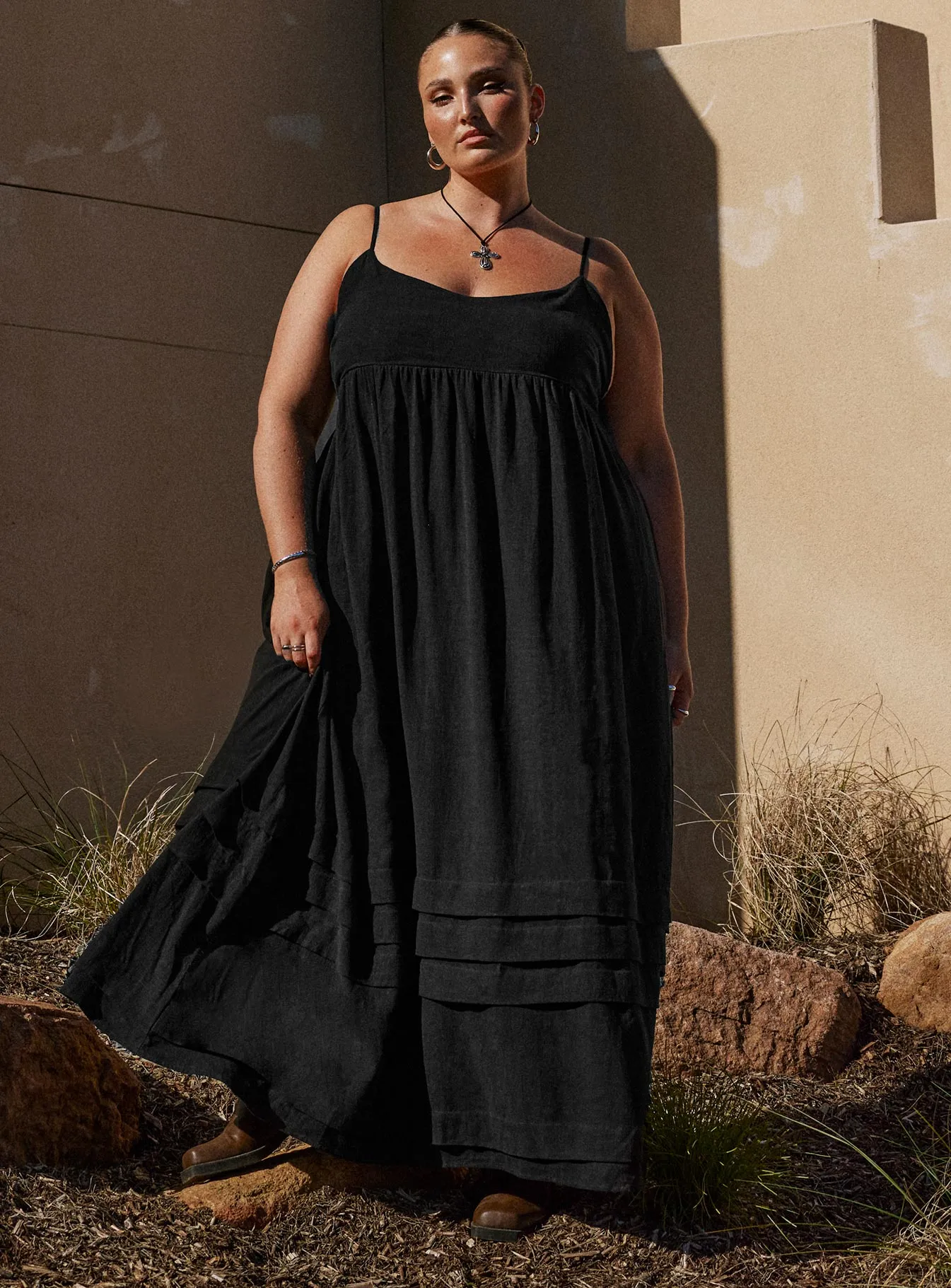 Milden Linen Blend Maxi Dress Black Curve sold by Princess Polly product image thumbnail 2