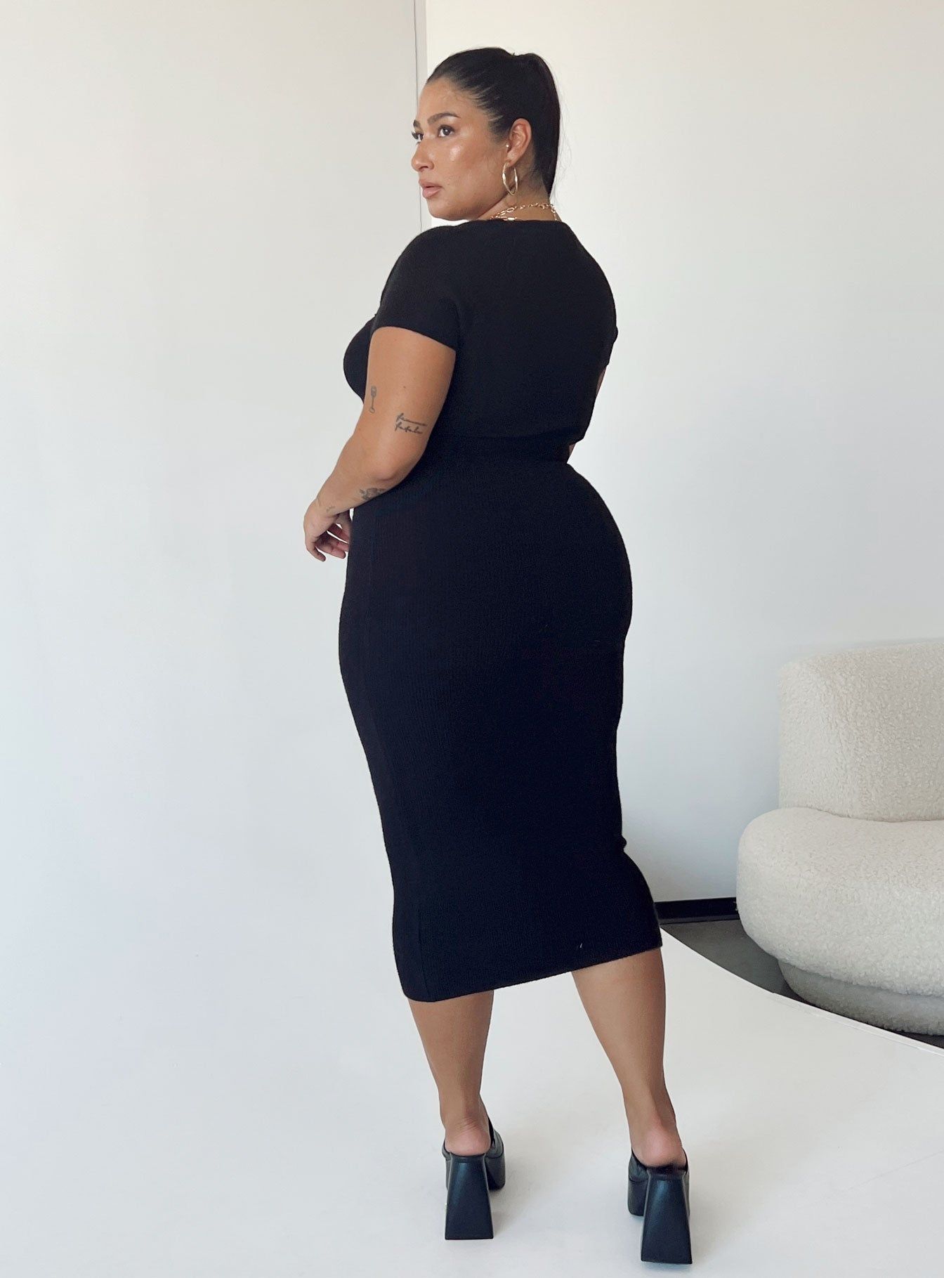 Ellisen Midi Dress Black Curve sold by Princess Polly product image thumbnail 4