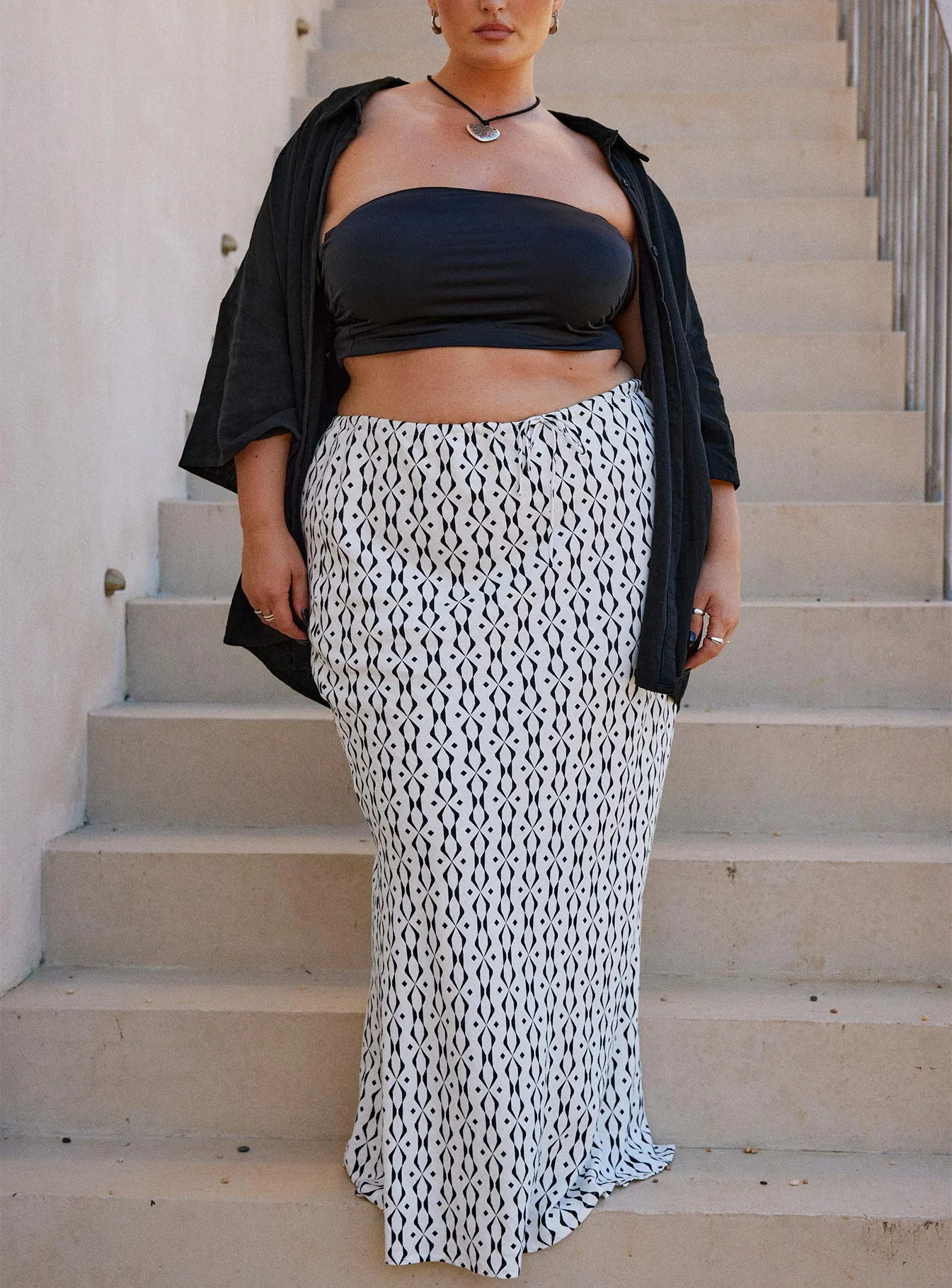 Mercer Linen Blend Maxi Skirt Black / White Curve sold by Princess Polly product image thumbnail 5