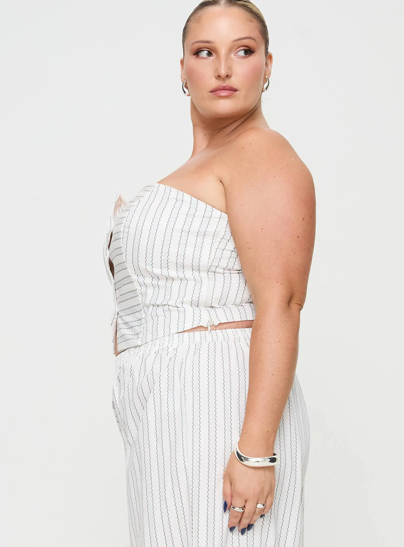 Freddle Strapless Top White Stripe Curve sold by Princess Polly product image thumbnail 4