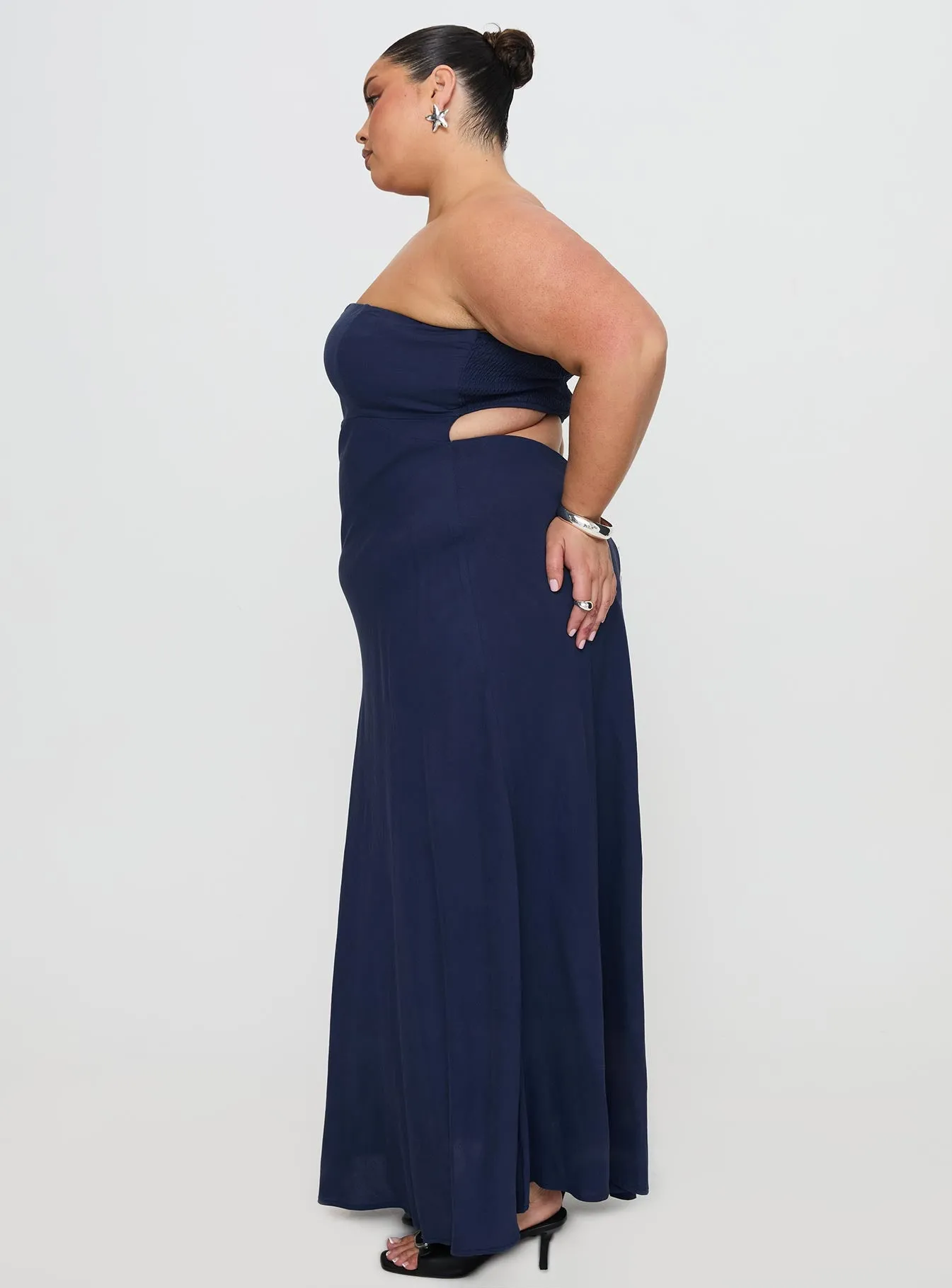 Yahir Strapless Maxi Dress Navy Curve sold by Princess Polly product image thumbnail 4